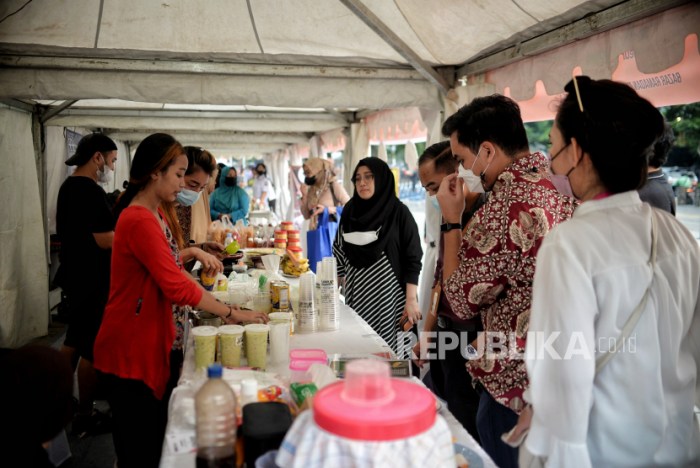 Festival Kuliner Nusantara di Area Taman Ismail Marzuki | Republika Online Warga Antusias Sambut Festival Kuliner Nusantara 2025 di Bandung